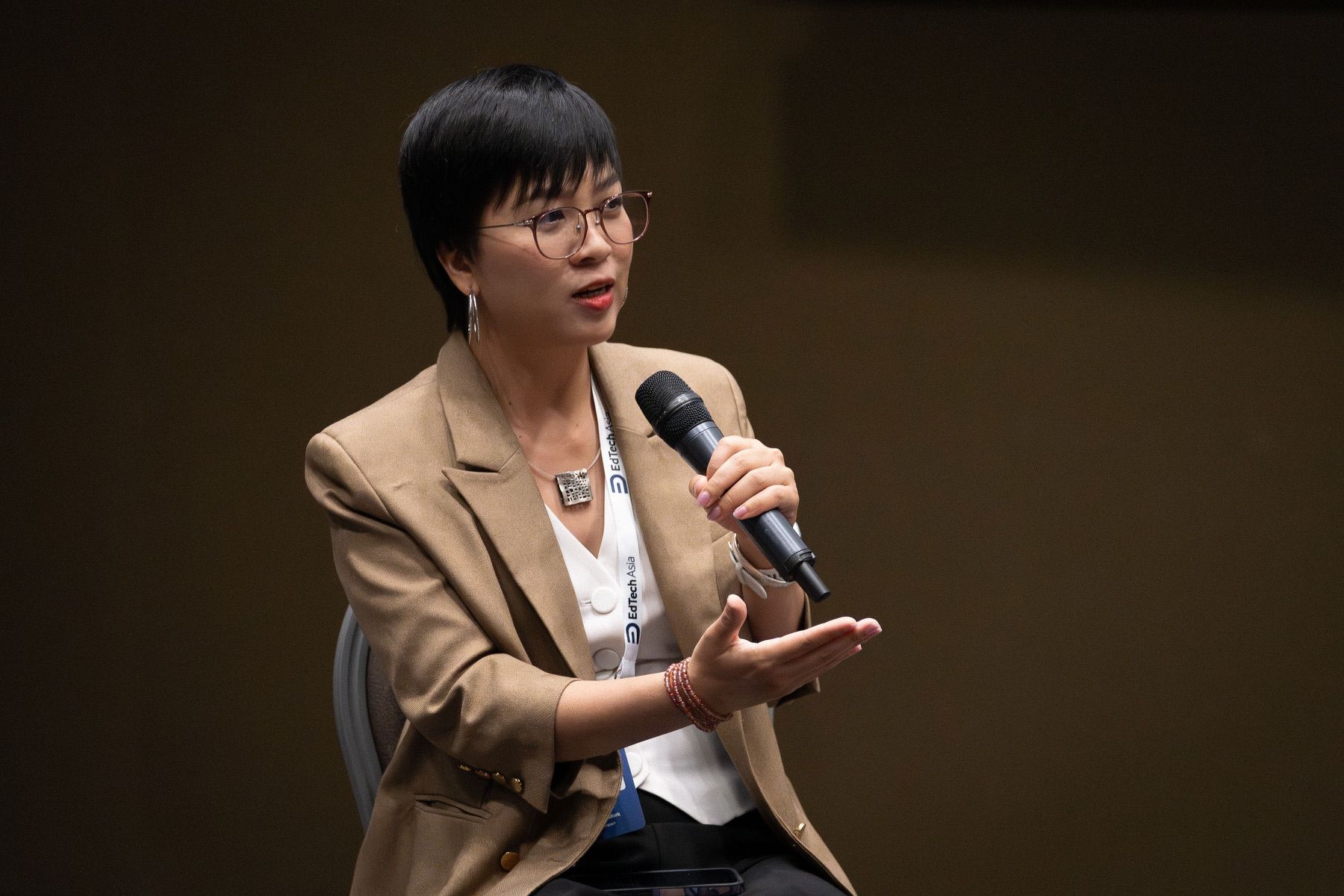 Quỳnh-Tương (QT), Founder and CEO of KhailoWay, speaking at an education technology event